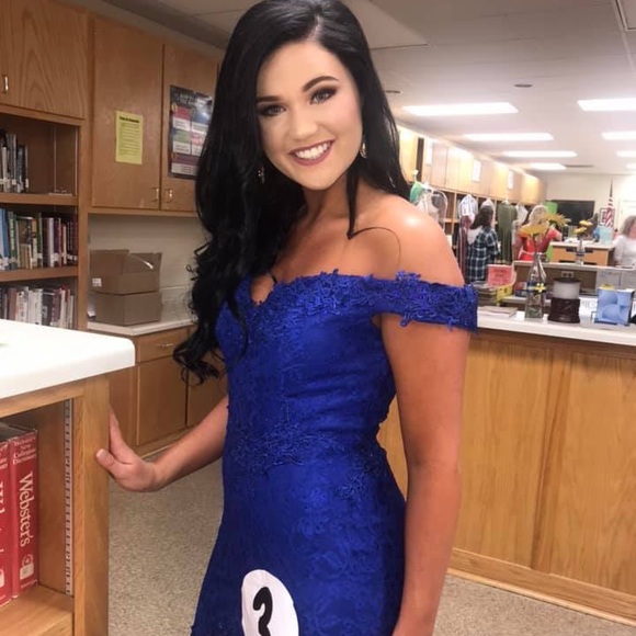 selling this pageant/ prom dress - Picture 2 of 6